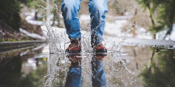 Scarpe da trekking impermeabili: La guida completa per mantenere i piedi asciutti durante le escursioni